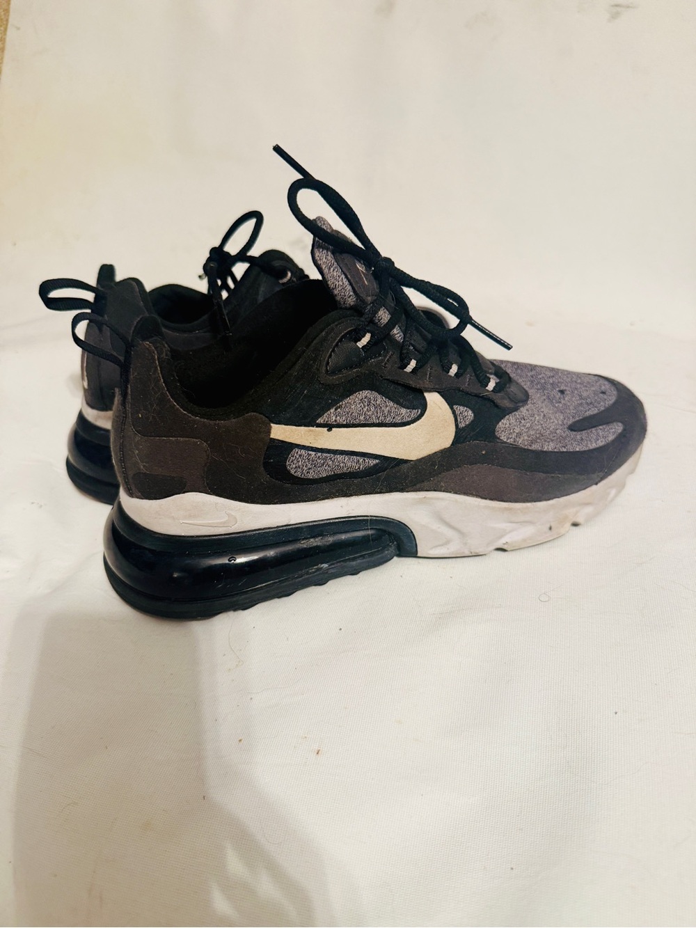 Nike Women’s Air Max 270 Cushion Retro Sneaker